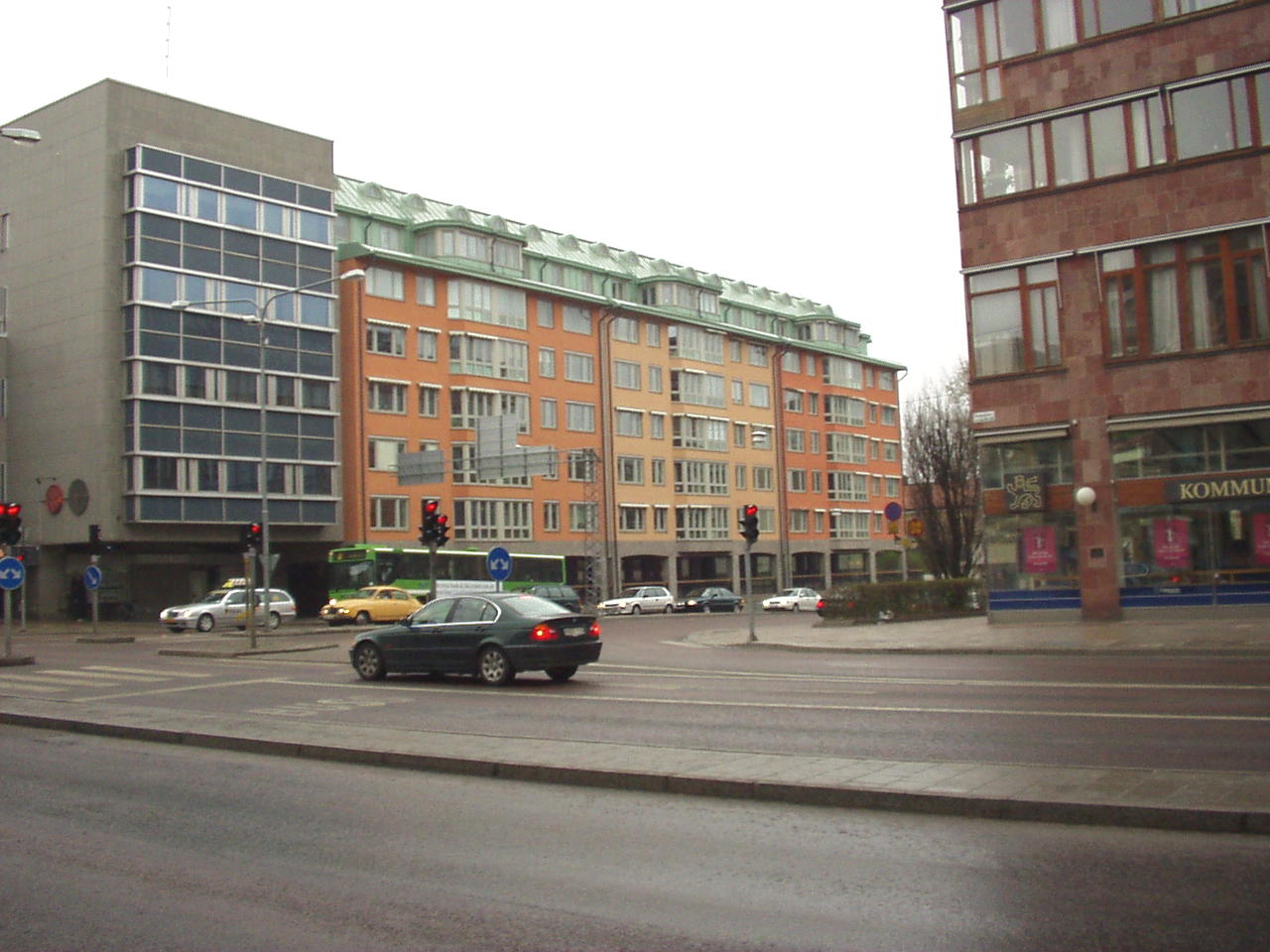 S� h�r ser fastigheten ut idag (2002-04-27) - klicka f�r mera bilder